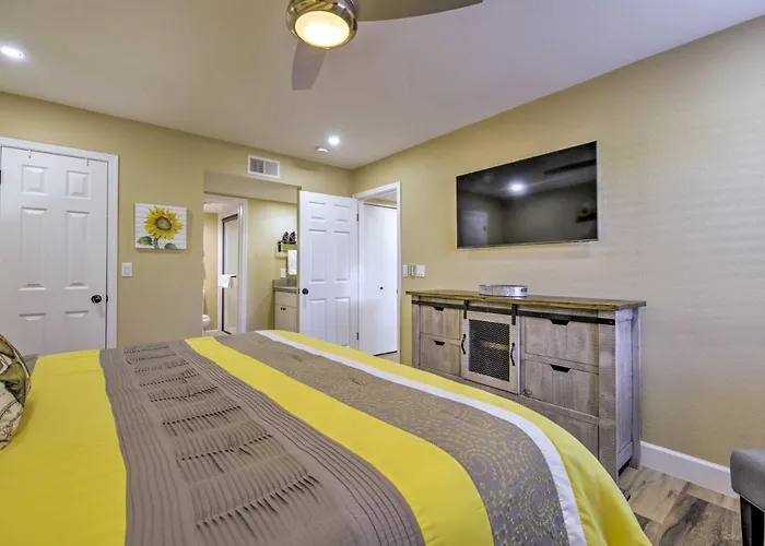 Pool + Hot Tub! Snowbird Escape In Phoenix Area