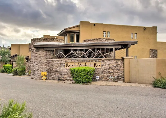 Walkable Townhome W/ Pool Access In Cave Creek!