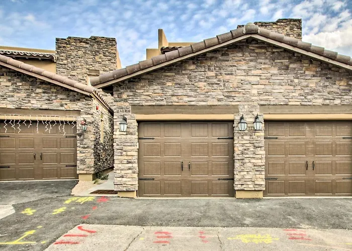 Walkable Townhome W/ Pool Access In Cave Creek!