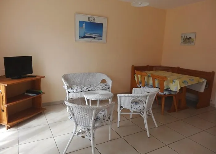 Maisonnette Ensoleillee, A 100M De La Plage, Animaux Sur Demande