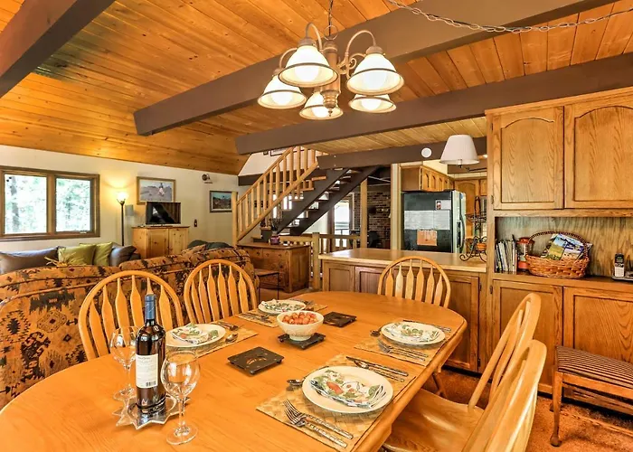 Riverside Winthrop Chalet W/ Hot Tub & 2 Decks!