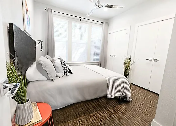 The Kozy Urban Dallas Flat