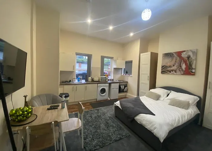 Modern Studio Apartment - Great Location!