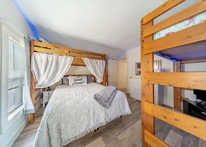 Cottage In The Falls, 3 B, 2 Bath, Fireplace
