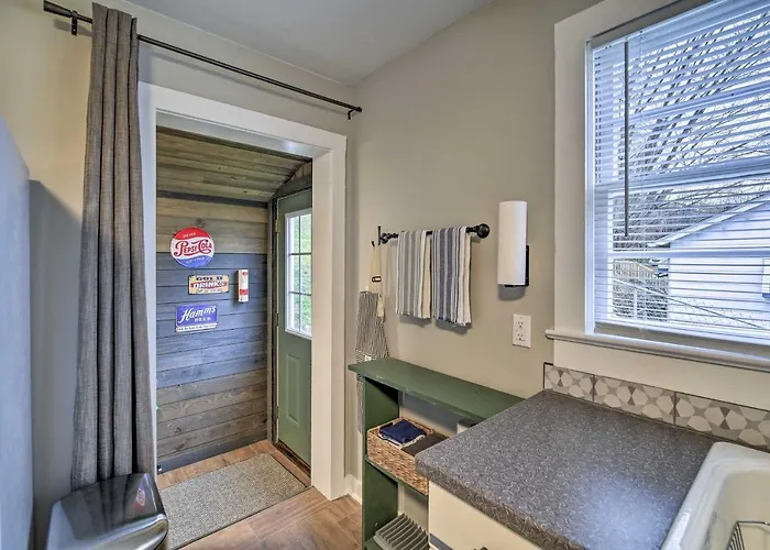 Cozy Fries Escape W/ Mountain & River Views!