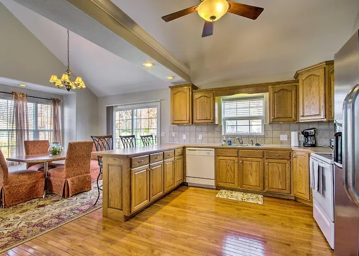 < 1/2 Mi To Marinas! Osage Beach Home W/ Deck