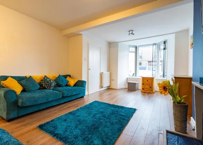 Newly-Renovated, Mid-Terrace Cottage In Porthmadog