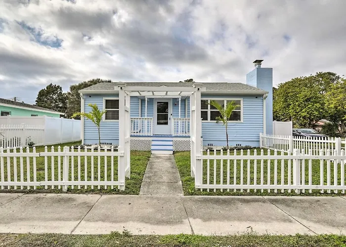 Family-Friendly Gulfport Retreat Near The Beach