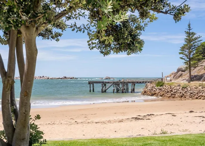 South Seas 5 - Absolute Beachfront Escape Near Cafes