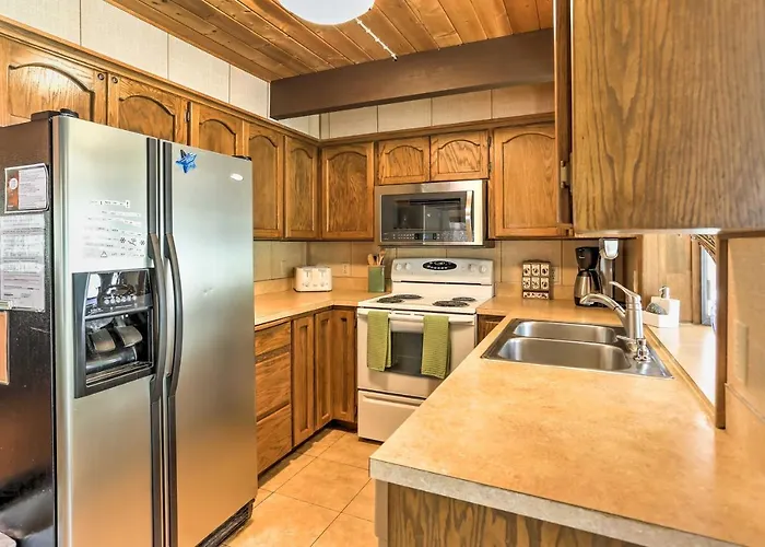 Riverside Winthrop Chalet W/ Hot Tub & 2 Decks!