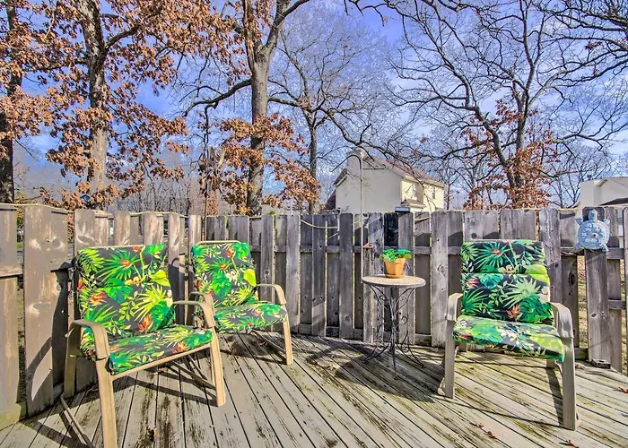 < 1/2 Mi To Marinas! Osage Beach Home W/ Deck
