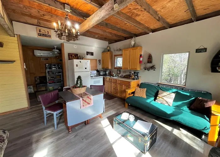 The Cedar House At Creekside Camp & Cabins