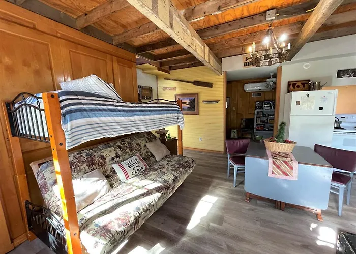 The Cedar House At Creekside Camp & Cabins