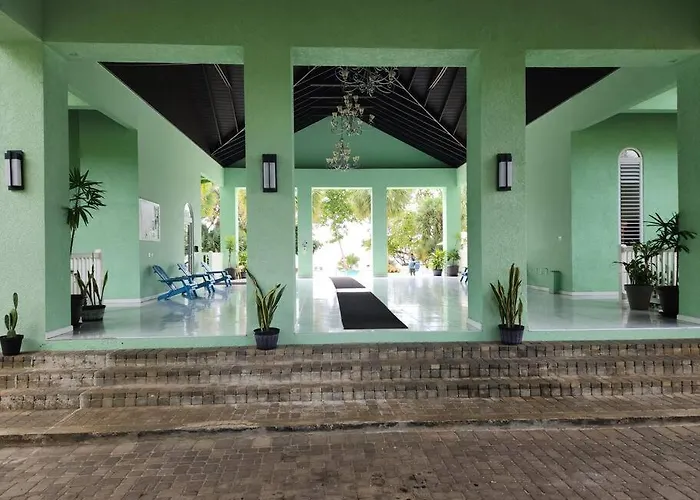 Modern Luxury 2-Bedroom 2.5-Bathroom Townhouse