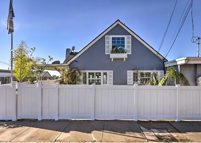 Walk To Ventura Beach: Comfy Home W/ Ocean Views