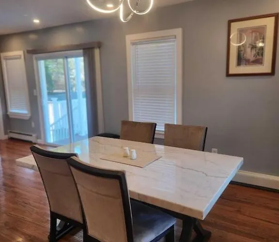 Newly Updated 3 Bedrooms Luxury House