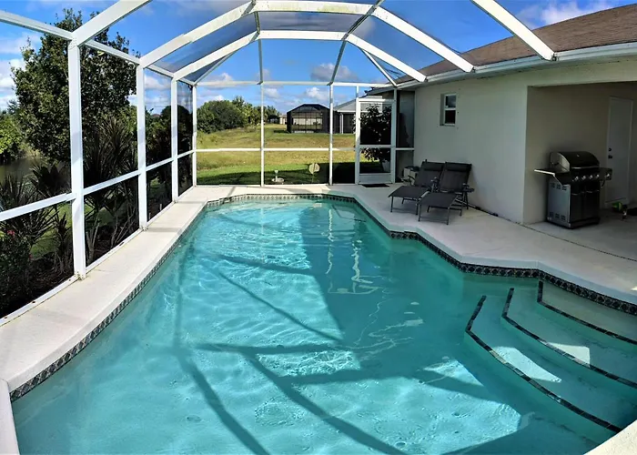 Villa Luhna 3 Bed / 2 Bath Canalfront Heated Pool
