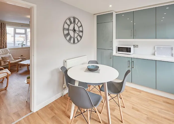 Host & Stay - Station Cottage