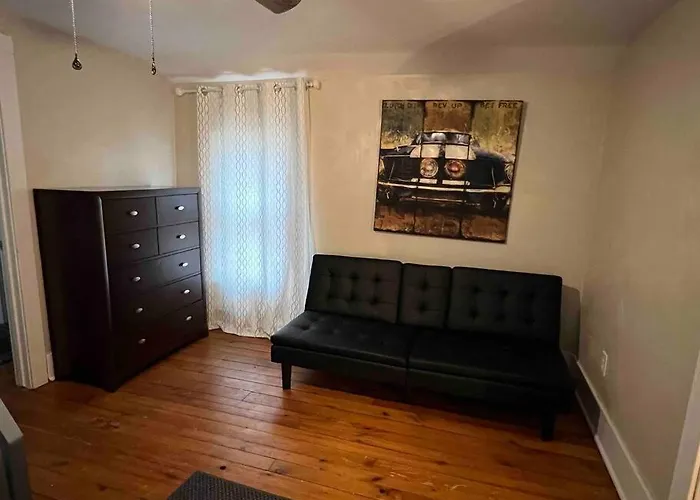 Spacious 5 Bedroom Home W/ Hot Tub
