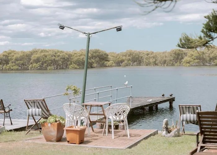 Black Swan Waterfront Motel (Adults Only)