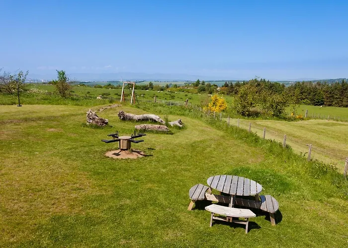 Honeysuckle Cottage At Williamscraig Holiday Cottages