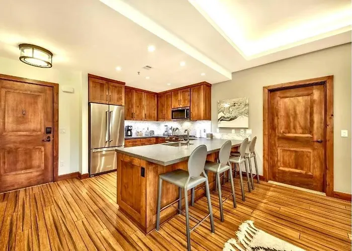 Ski In/Out - Zalanta - Great Location- 2 Hot Tubs - Heated Pool