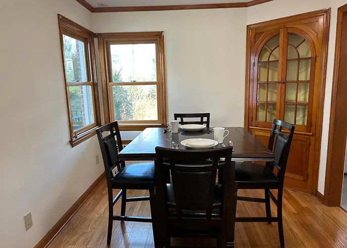 M1 Queen Size Bedroom With Desk Near Rutgers U & Hospitals