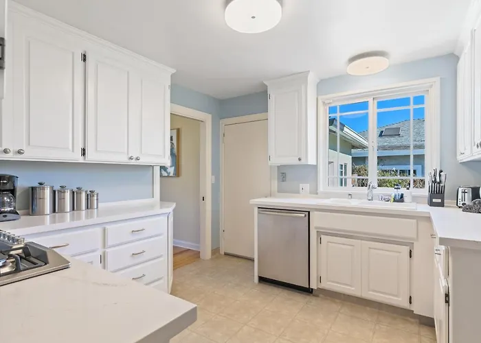 @ Marbella Lane - Modern And Sleek Home In Redwood