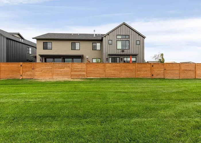 Luxury Townhome On The Park With Bridger Mtn Views