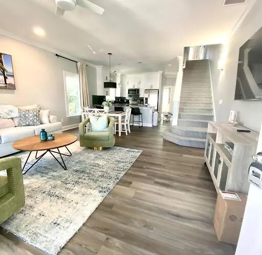 Henderson Haven 4 Bedroom / 3 Ba Villa, Steps To Beach