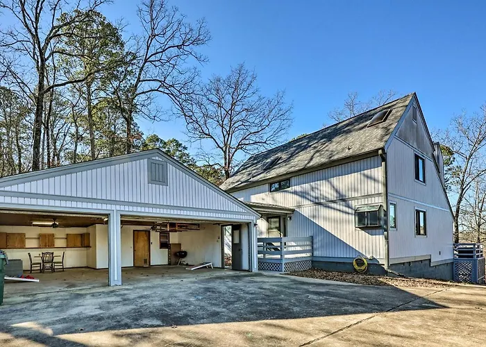 Hot Springs Getaway W/ Beautiful Lake Views!