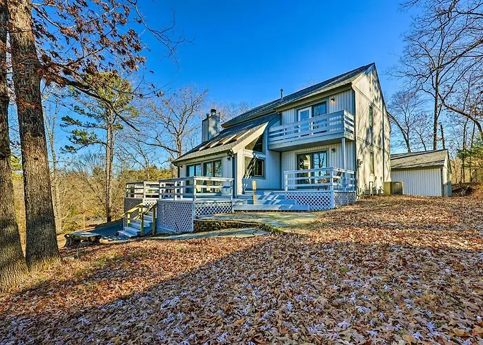 Hot Springs Getaway W/ Beautiful Lake Views!