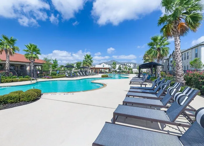 Century Stone Hill North: Bright Apartments with Gym and Pool in Pflugerville