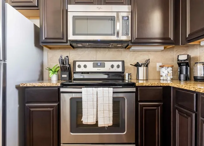 Century Stone Hill North: Bright Apartments with Gym and Pool in Pflugerville