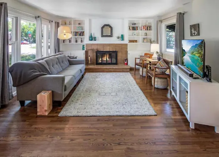 Celebration Chalet: Cozy BSU-Adjacent Pet-Friendly Retreat