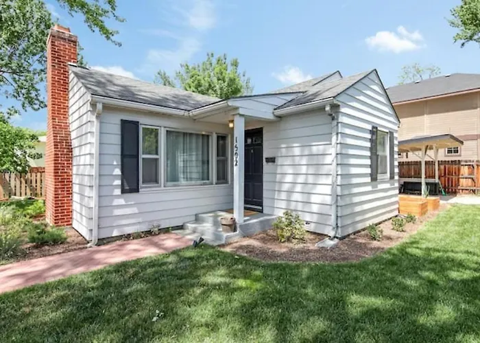 Celebration Chalet: Cozy BSU-Adjacent Pet-Friendly Retreat