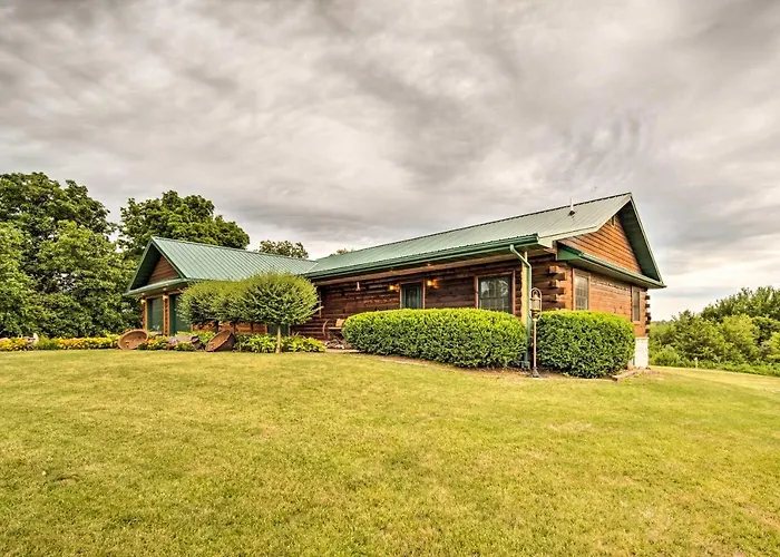 Rustic Keosauqua Gem: Fire Pit & Lake Sugema Views