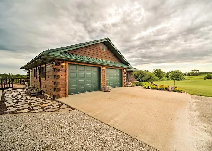 Rustic Keosauqua Gem: Fire Pit & Lake Sugema Views