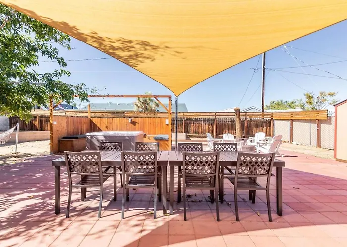 Tortoise Oasis - Hot Tub, Shuffleboard, & More!