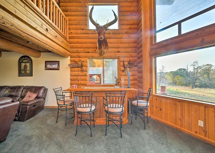 Walk To Table Rock Lake: Spacious Home W/ Deck!