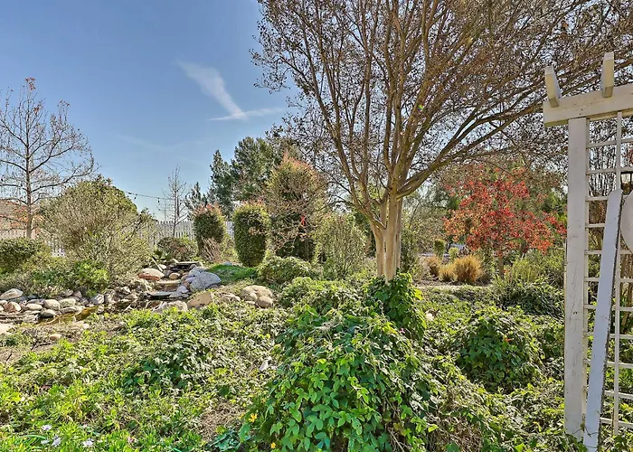 Garden, Gazebo & Fire Pit: Fallbrook Home!