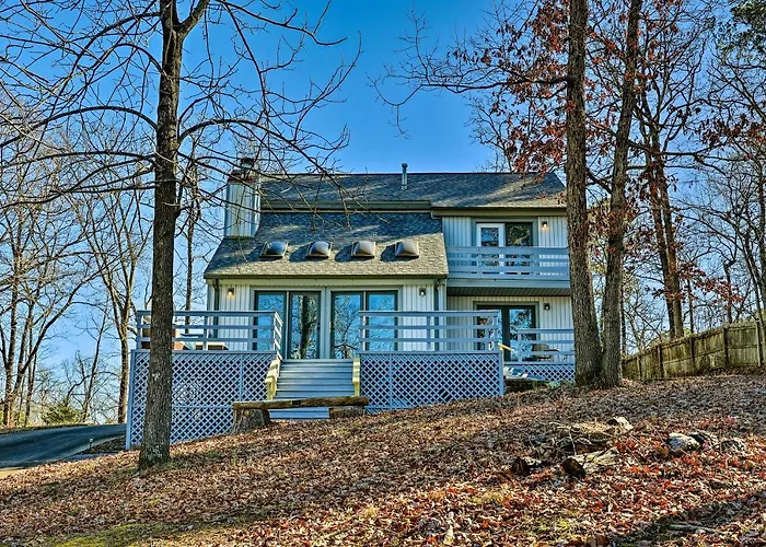 Hot Springs Getaway W/ Beautiful Lake Views!