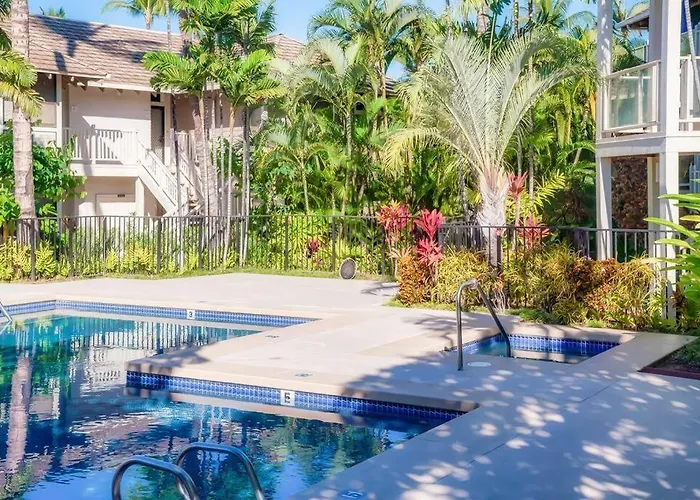 Aloha Moon - A Chic And Dreamy Modern Tropical Hideaway!