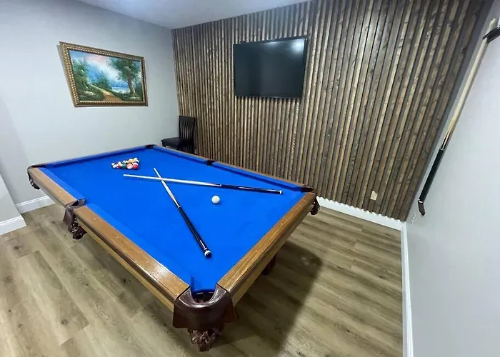 Quiet Private House W Hot Tub/Fire Pit/Games