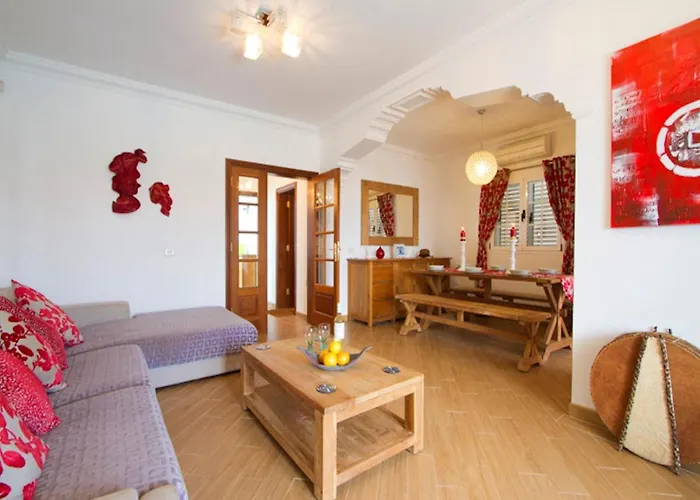 Villa Joanne - 4 Bedroom Villa - Wifi And Air Conditioning - Perfect For Families