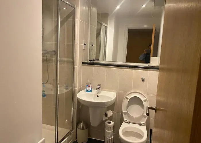 City Centre 2 Bedroom Apartment, Secure Parking.