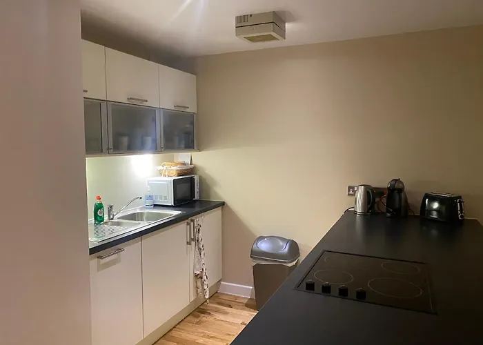 City Centre 2 Bedroom Apartment, Secure Parking.