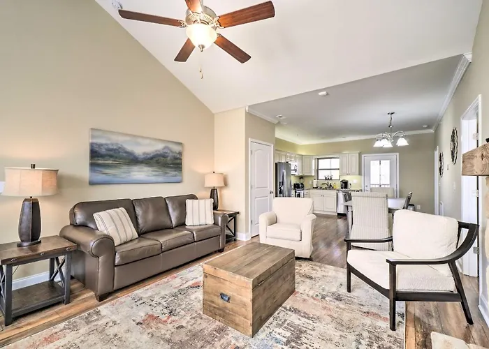 Chic Townsend Condo W/ Saltwater Pool!
