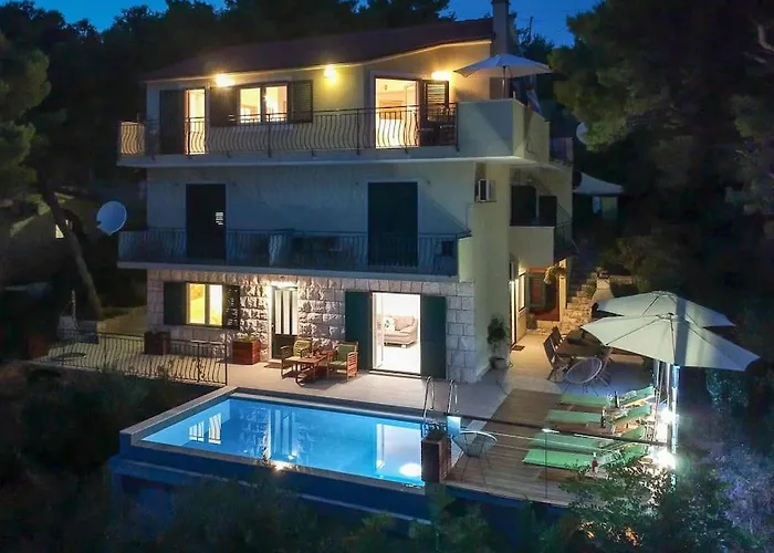 4 Bedrooms Villa Hvar Located 100M From The Sea And 1,5 Km From Hvar Old Town