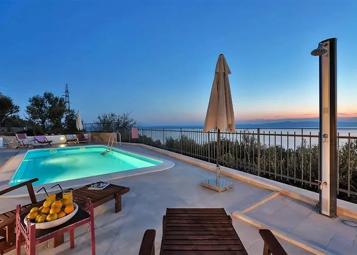 Charmy Villa Hill With Pool